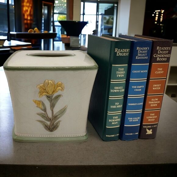 Croscill Crackle Glaze Raised Flowers Veronica Bath Ceramic Tissue Box Cover - Picture 4 of 11